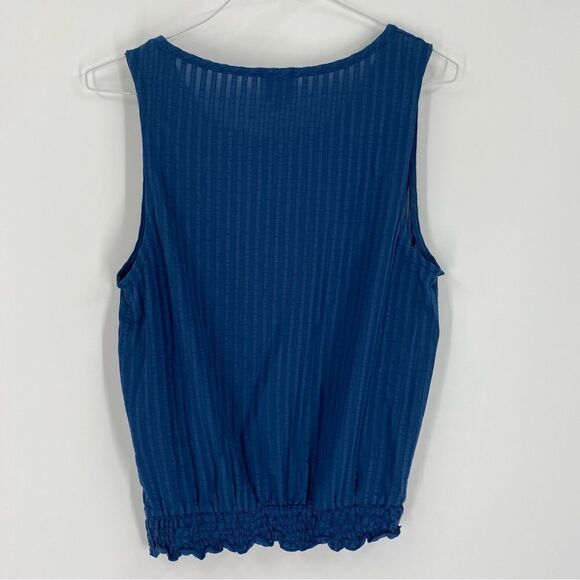 W5 Women’s Round Neck Sleeveless Striped Blue Blouse size M - Picture 4 of 4